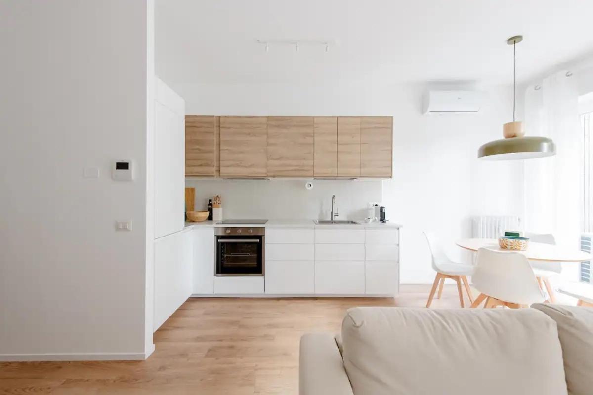 Luxury 2 Bedroom Apartament, Close To San Siro, Fiera And 10 Min Metro To Duomo Milão Exterior foto