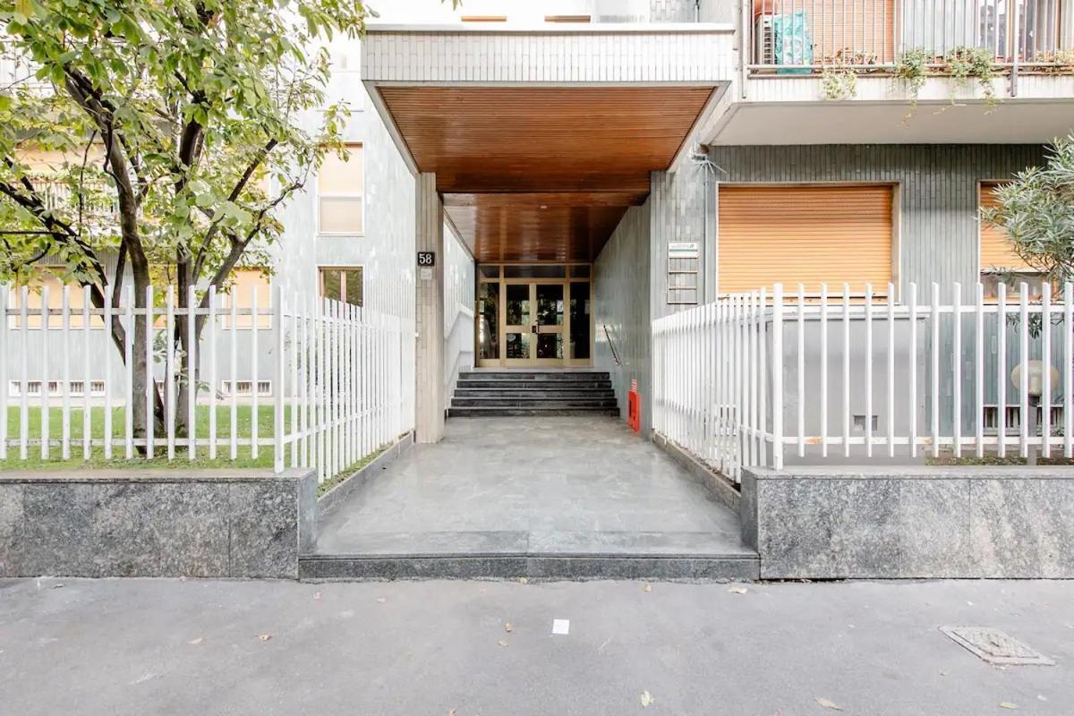 Luxury 2 Bedroom Apartament, Close To San Siro, Fiera And 10 Min Metro To Duomo Milão Exterior foto