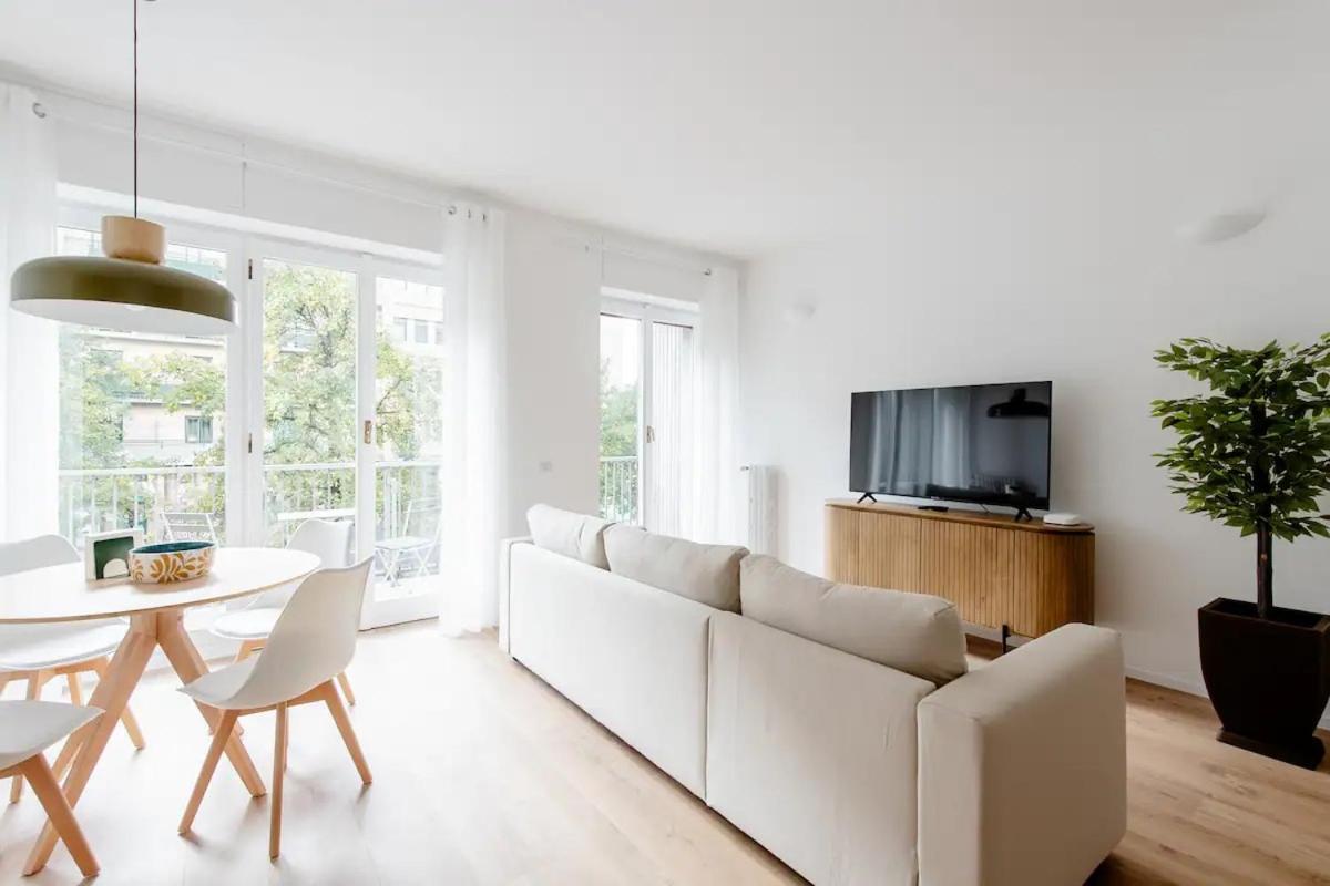 Luxury 2 Bedroom Apartament, Close To San Siro, Fiera And 10 Min Metro To Duomo Milão Exterior foto