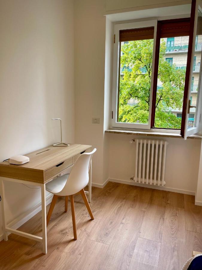 Luxury 2 Bedroom Apartament, Close To San Siro, Fiera And 10 Min Metro To Duomo Milão Exterior foto